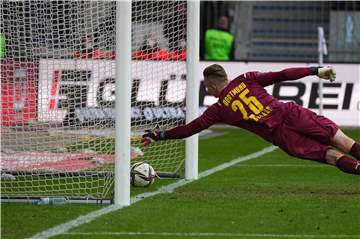 BVB-Torhüter Luca Unbehaun konnte das Eigentor von Franz Pfanne in Magdeburg nicht mehr verhindern.