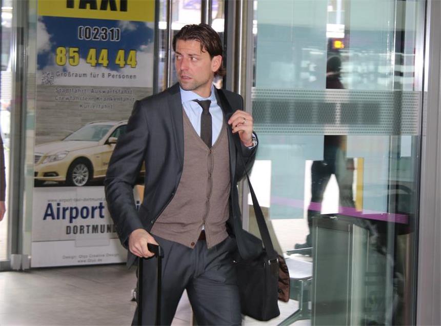 BVB wohl erneut ohne Torwart Roman Weidenfeller BVB-Torhüter Roman Weidenfeller flog am Mittwoch zwar mit nach Porto, sein Einsatz am Donnerstag ist aber laut Aussage von Trainer Thomas Tuchel äußerst fraglich.
