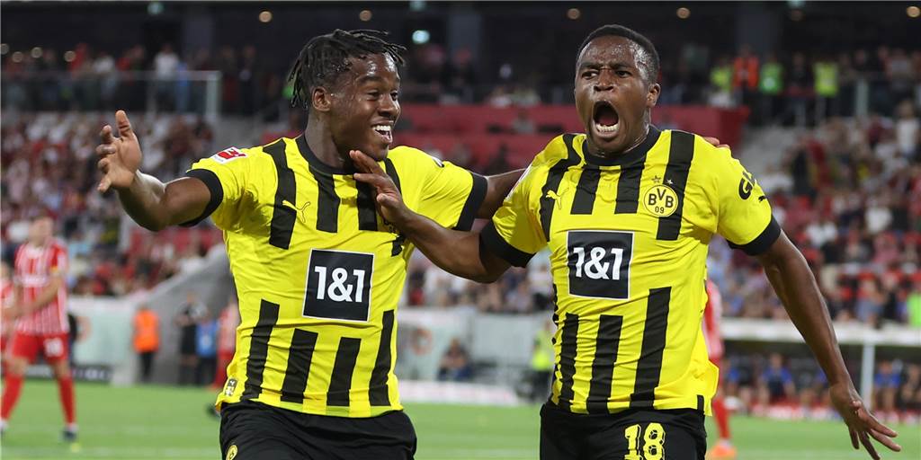 Das goldene Terzic-Händchen: BVB landet in Freiburg einen Sieg der Moral BVB-Torschützen unter sich: Youssoufa Moukoko und Jamie Bynoe-Gittens.