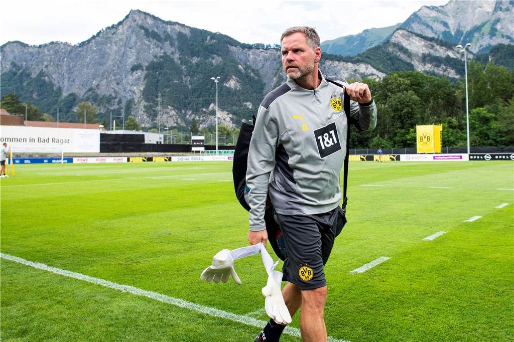 Der BVB und gegnerische Elfmeter - eine Geschichte ohne Happy End? BVB-Torwarttrainer Matthias Kleinsteiber.