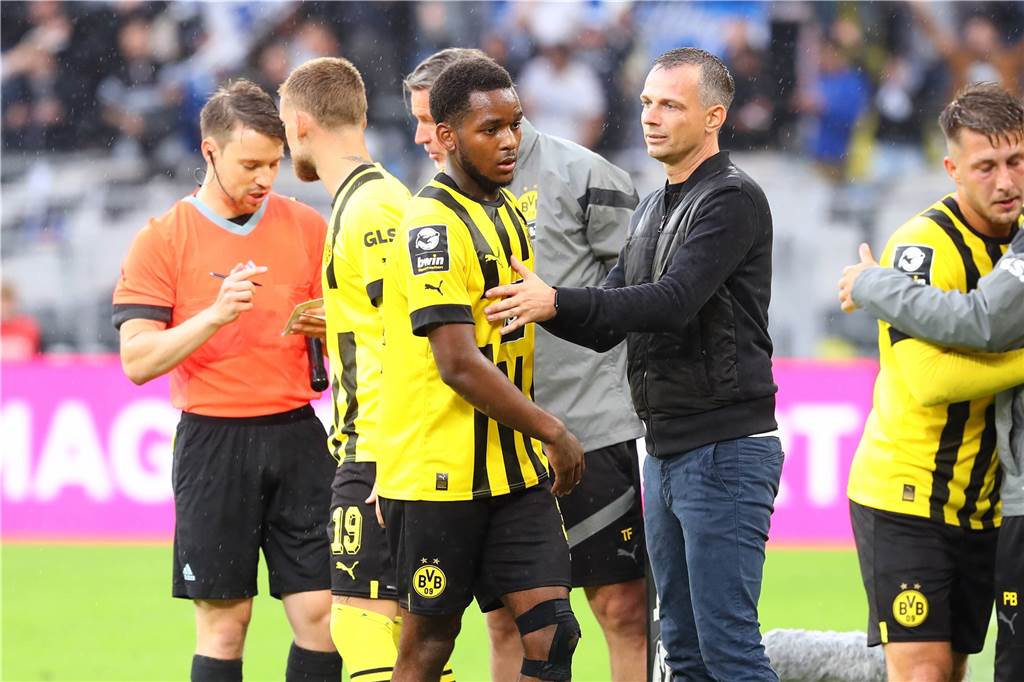 Christian Preußer im Gespräch mit Jayden Braaf.