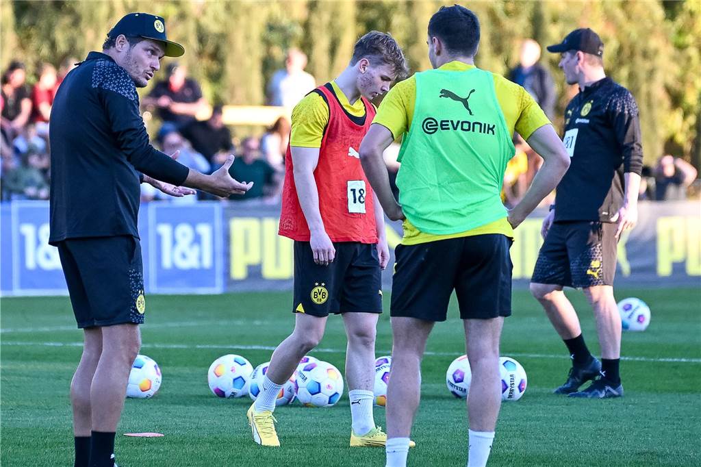 BVB-Youngster Kjell Wätjen vor Bundesliga-Debüt: „Daran bin ich extrem gewachsen“ Edin Terzic spricht mit Kjell Wätjen.