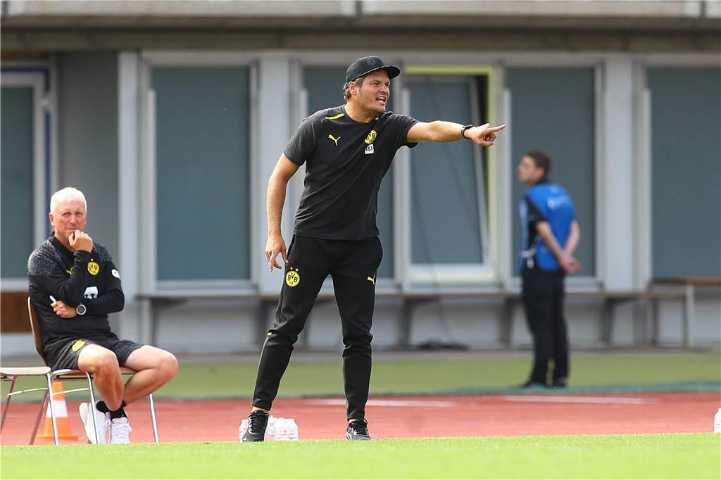 Viele BVB-Defizite beim Nmecha-Debüt gegen Erfurt: Hazard und Wolf sichern späten 2:1-Sieg Edin Terzic gibt Anweisungen.