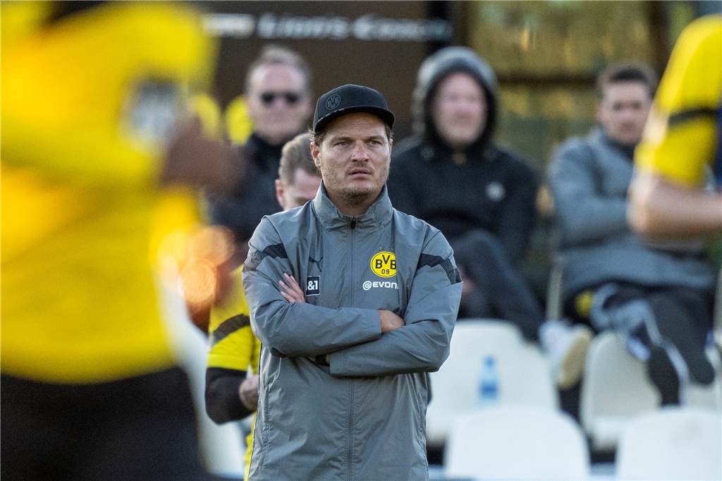 Gewinner und Verlierer des BVB-Trainingslagers: Dahoud legt zu – Modeste hinkt hinterher Edin Terzic beobachtet das Training.