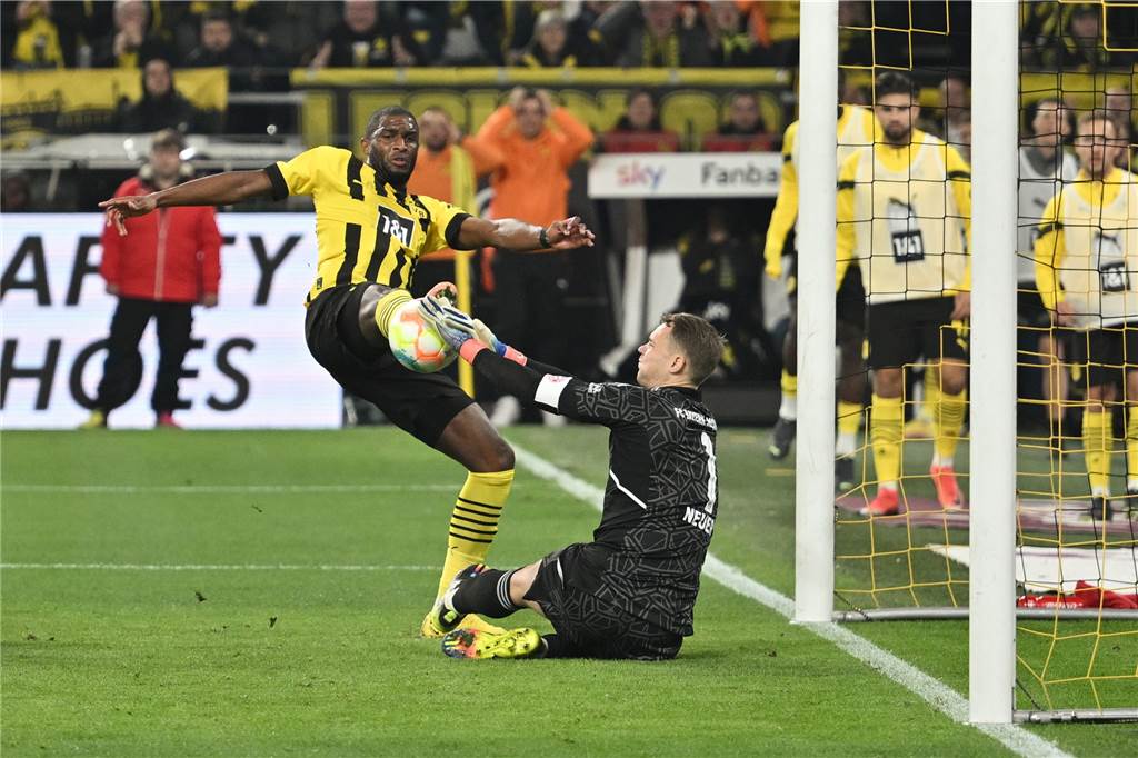 Terzic Anthony Modeste beim Torabschluss.