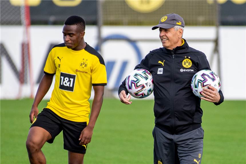 BVB-Coach Lucien Favre: „Da bin ich immer auf dem modernsten Stand“ BVB-Trainer Lucien Favre (l.) im Gespräch mit Youssoufa Moukoko.