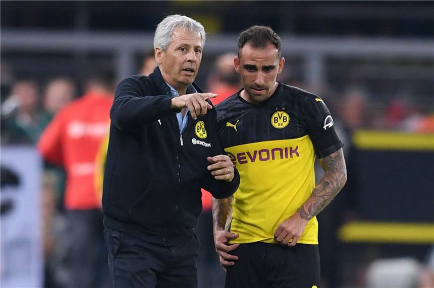 BVB-Trainer Favre zählt Alcacer an - Zorc wartet auf ein Angebot BVB-Trainer Lucien Favre (l.) übt deutlich Kritik an Paco Alcacer.