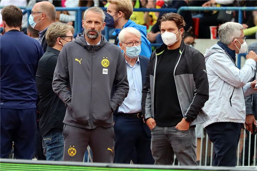BVB-Trainer Marco Rose über Benefizspiel, Pongracic, Reinier und Hazard BVB-Trainer Marco Rose (l.) im Gespräch mit Edin Terzic.