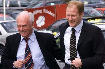 BVB-Trainer Udo Lattek und Matthias Sammer.