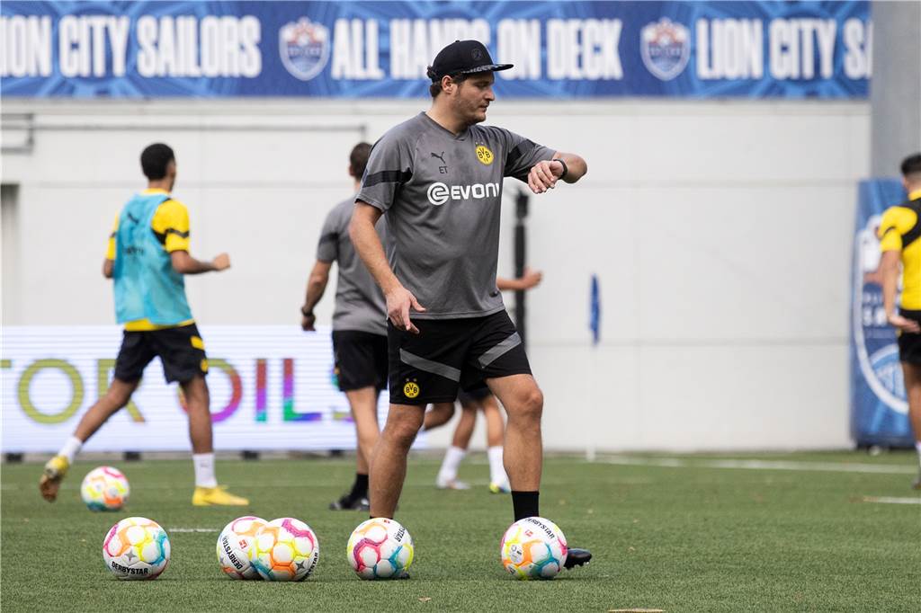 BVB-Training in Singapur.