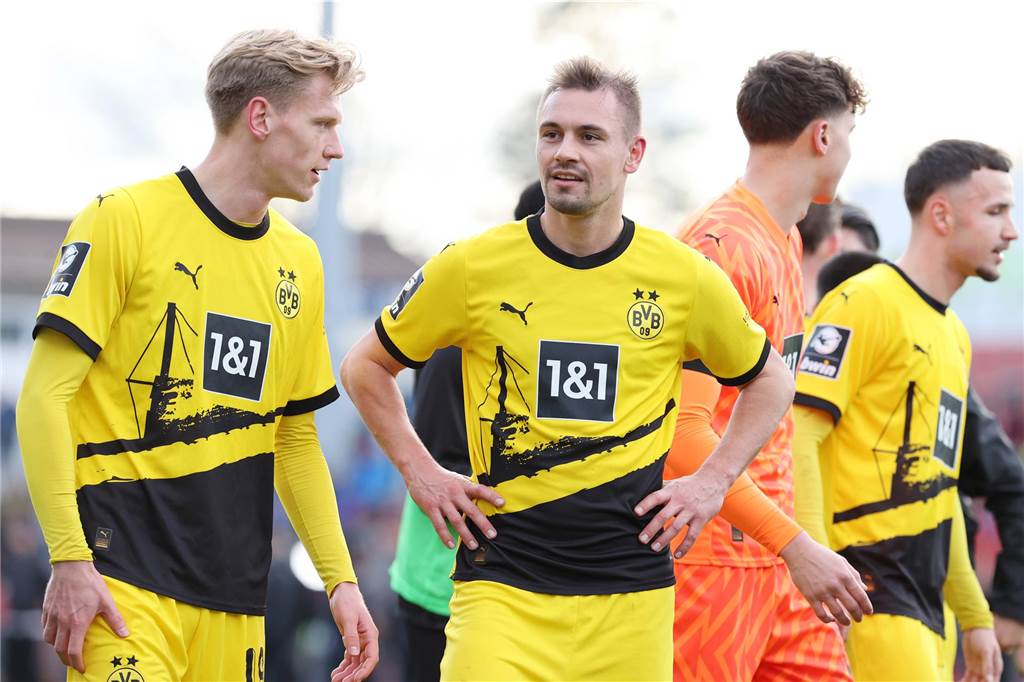 BVB-U23 drückt die Reset-Taste: Auf diese fünf Schlüsselpunkte kommt es im Endspurt an Franz Pfanne stemmt die Hände in die Hüfte.