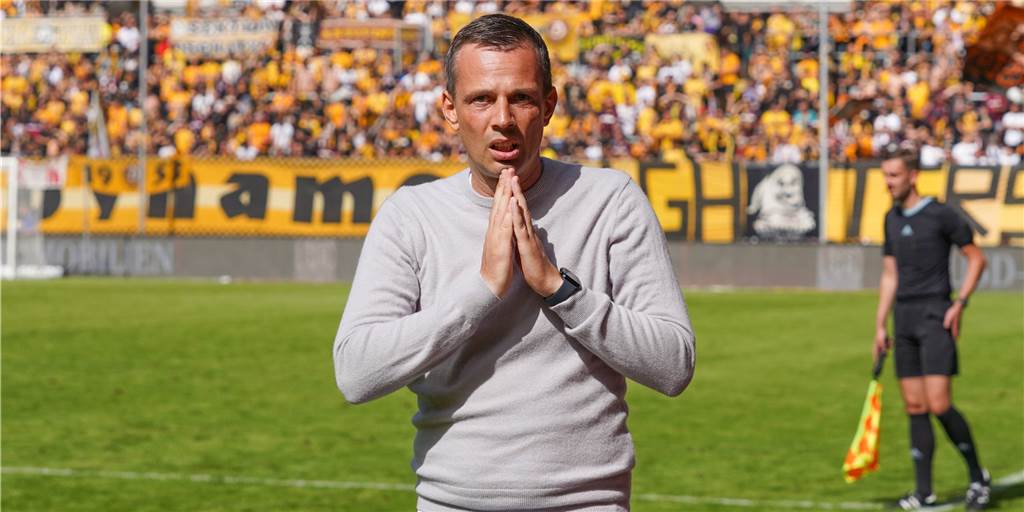 Absturz auf Platz 19: BVB-U23 hadert nach Dresden-Pleite mit sich selbst Christian Preußer faltet die Hände.