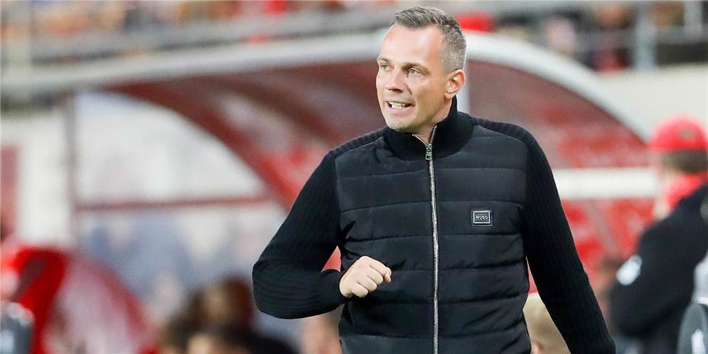 BVB-U23 will Befreiungsschlag gegen Duisburg – weiterer Routinier wackelt BVB-Trainer Christian Preußer gibt Anweisungen.