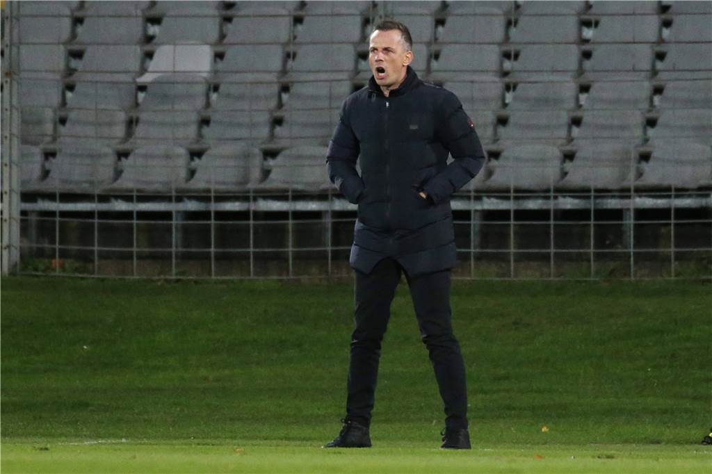 Dicke Luft bei der BVB-U23 nach 0:2 gegen Viktoria Köln: "Haben uns angeschrien" BVB-U23-Trainer Christian Preußer gibt Anweisungen.