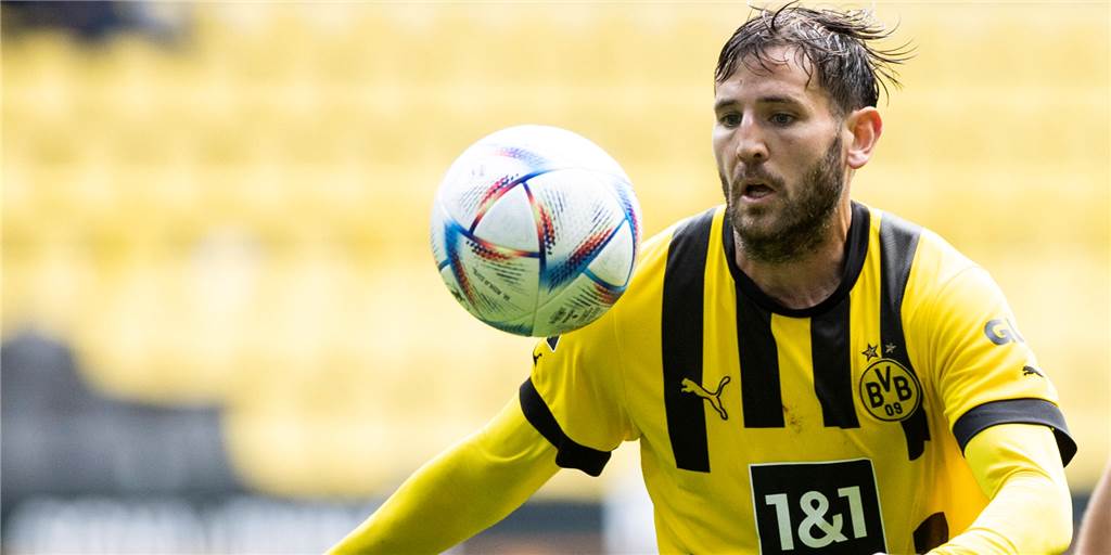 BVB-U23: Niklas Dams verdient sich ein Sonderlob von Christian Preußer gegen 1860 München Niklas Dams jagt einem Ball hinterher.