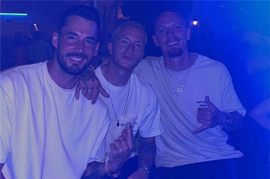 BVB-Wiedersehen mit Roman Bürki und Jadon Sancho: Engländer in ungewohnter Rolle Roman Bürki, Marco Reus und Marius Wolf schauen in die Kamera.