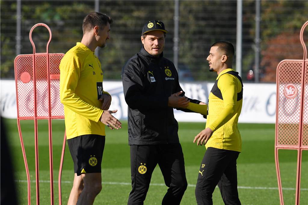 BVB-Youngster Semic widerlegt Skeptiker : „Bei Lion hat es noch rechtzeitig Klick gemacht“ Edin Terzic spricht mit Lion Semic.