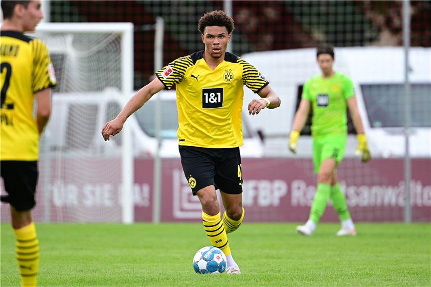 1:3 gegen Bochum: BVB-Profis fahrlässig, U23 chancenlos, Sorgen um Collins BVB-Youngster Nnamdi Collins verdrehte sich beim Testspiel gegen Bochum das Knie.