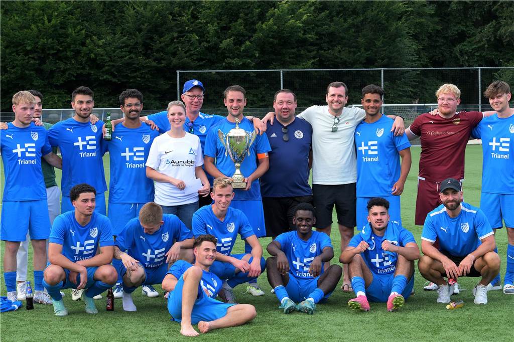 Derby-Spektakel im Finale des Aurubis Cup Ein Mannschaftsfoto von BW Alstedde.