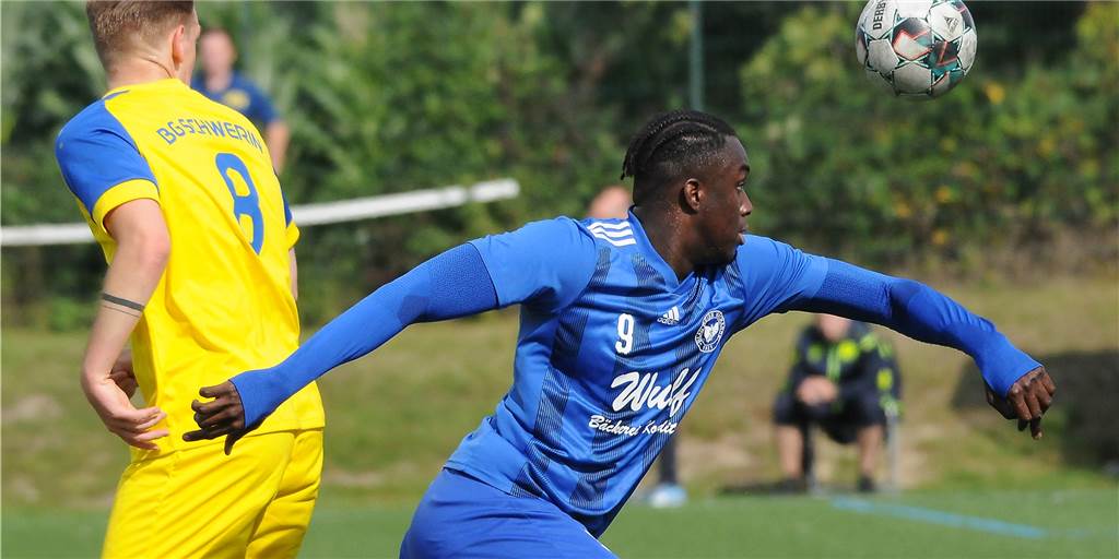 BW Huckarde gegen Spvg Schwerin: Drei Tore, Rote Karte und auch ein Trainer fliegt vom Platz BW Huckarde, hier mit Bryan Walter (r), traf am Freitagabend (23. September) auf die Spvg Schwerin.