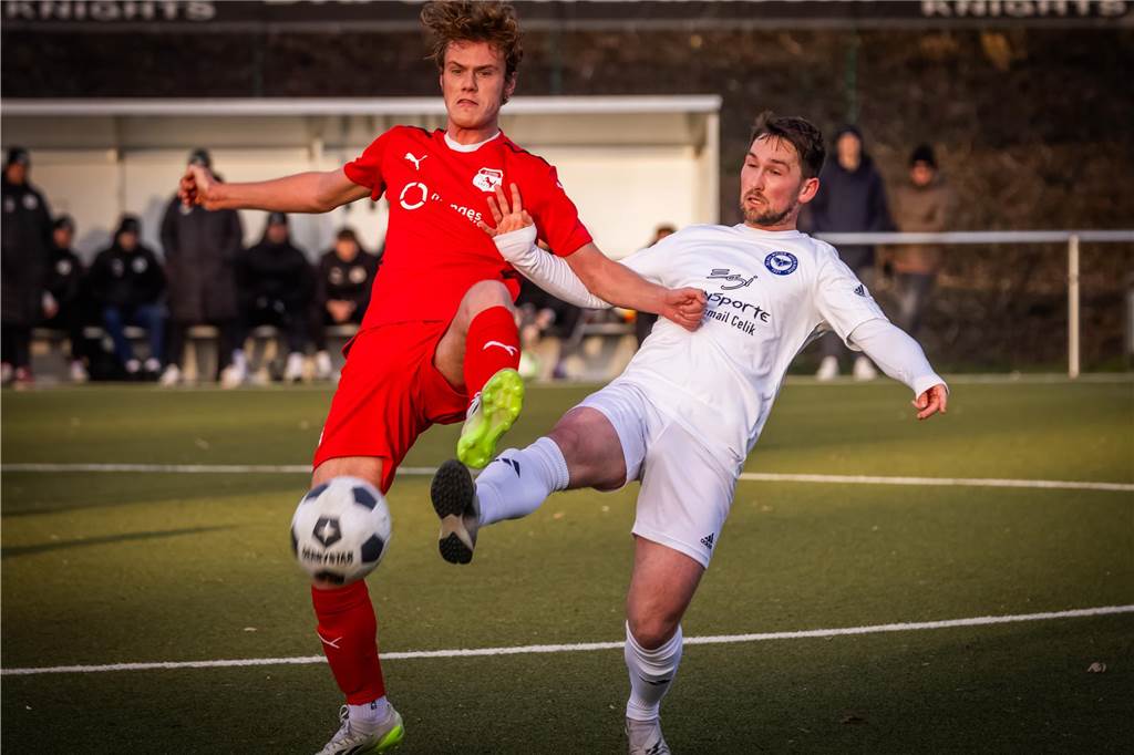 BW Huckarde (r.) befindet sich in der Bezirksliga 10 im Hintertreffen.