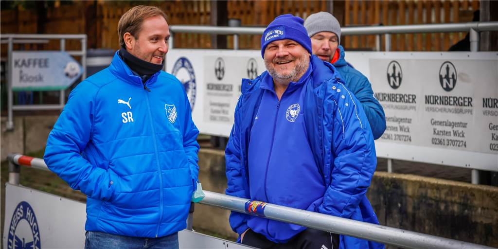 BW Huckarde auf Shoppingtour: Es kommen Ex-Spieler vom VfL Schwerte und FC Brünninghausen BW Huckardes Trainer Thomas Faust (r.) darf sich freuen: Es gibt vier Neuzugänge für sein Team.