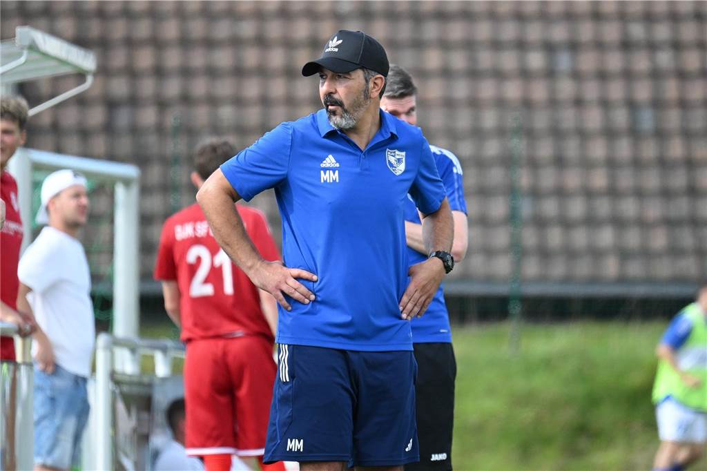 BW Lavesum: Kurz vor dem Start der Saison 2023/24 übernahm Mani Mulai den Trainerposten in Lavesum als Nachfolger des zuvor zurückgetretenen René Kownatka. Für ihn ist die aktuell zweite Spielzeit in Lavesum auch die letzte als Trainer. Im Sommer gibt er den Posten an Kevin Singscheidt und Deniz Dana (spielender Co-Trainer) ab, bleibt dem Verein aber als Sportlicher Leiter erhalten.