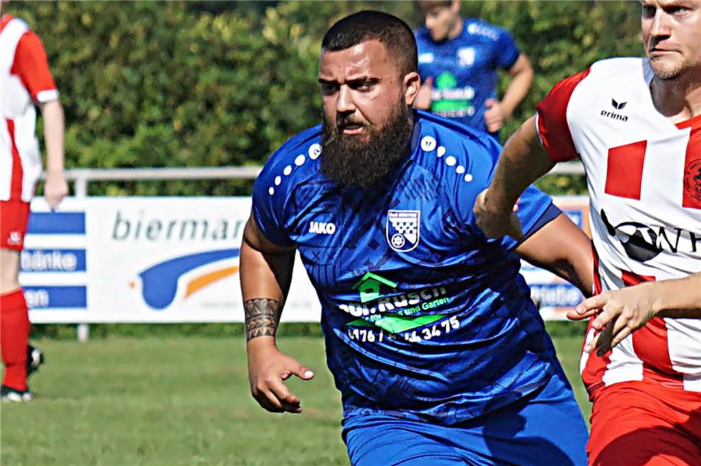 Gurbet Spor Bergkamen legt noch drei Winter-Transfers hin: Trainerentscheidung gefallen Cafer Gül im Zweikampf.