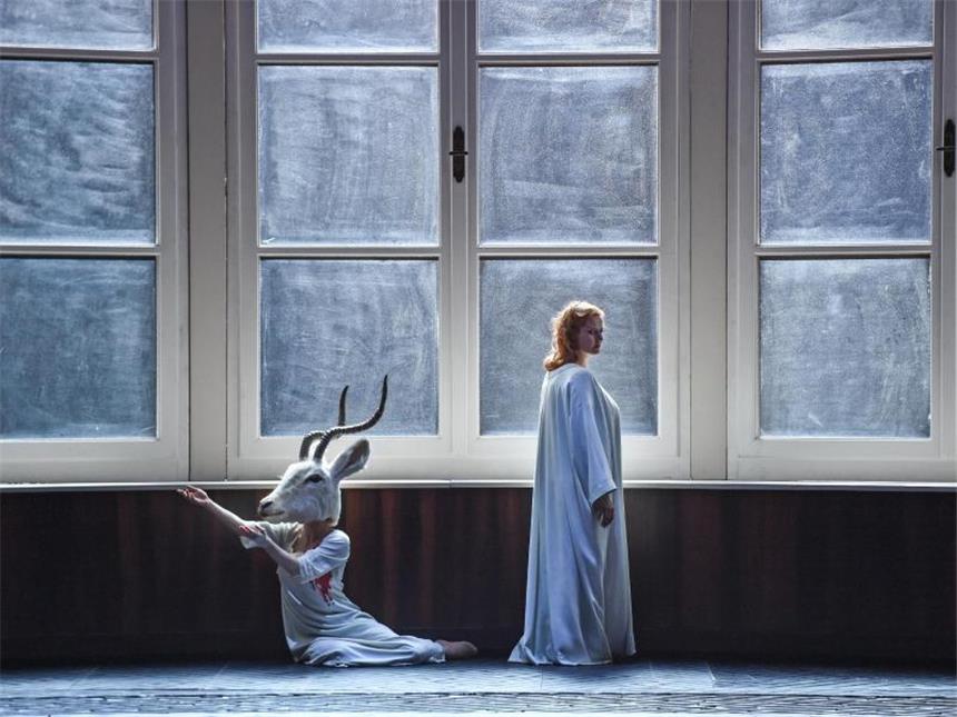 Camilla Nylund als Kaiserin. Foto: Hans Jörg Michel/Staatsoper im Schiller Theater