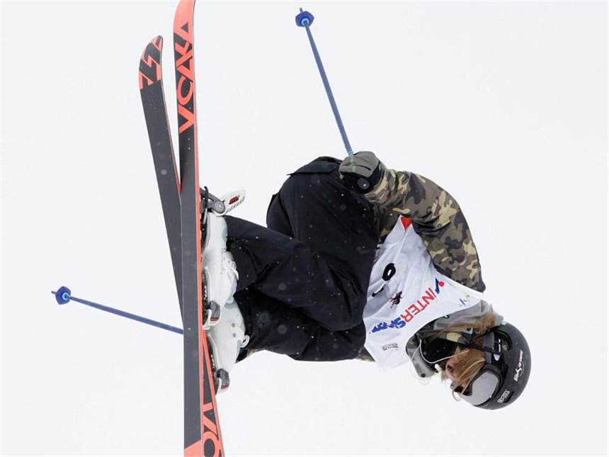 Stürze und Verletzte bei WM-Training der Slopestyler Camillia Berra kugelte sich die Schulter aus. Foto: Arno Balzarini