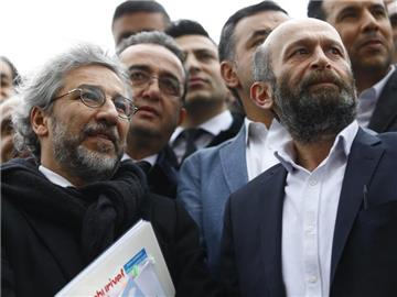 Can Dündar und Erdem Gül sind zu fünf Jahren und zehn Monaten beziehungsweise fünf Jahren Haft verurteilt worden. Foto: Sedat Suna