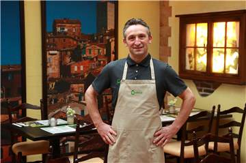 Can Hadraj führt seit 13 Jahren das Restaurant Canario in Stadtlohn. „Essen ist Leidenschaft!" ist das Motto des Gastronomen.