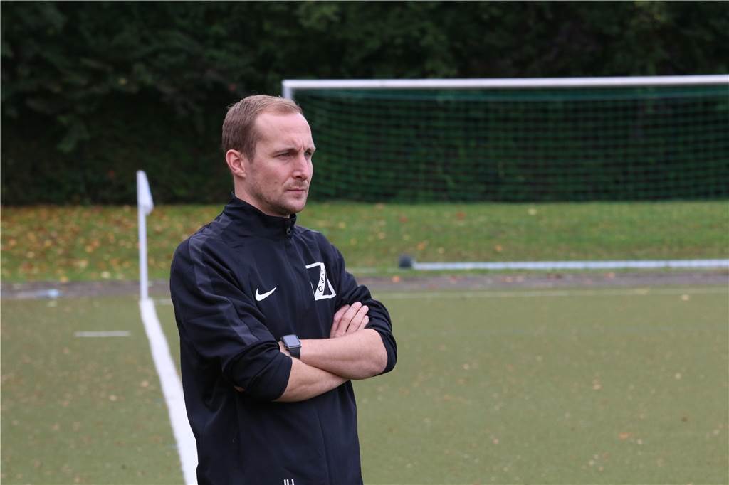 Reserve des VfL Kamen wechselt gegen GS Cappenberg den Erfolg ein Cappenbergs Jens Heinrich hatte im Match beim VfL Kamen II kaum personelle Alternativen.