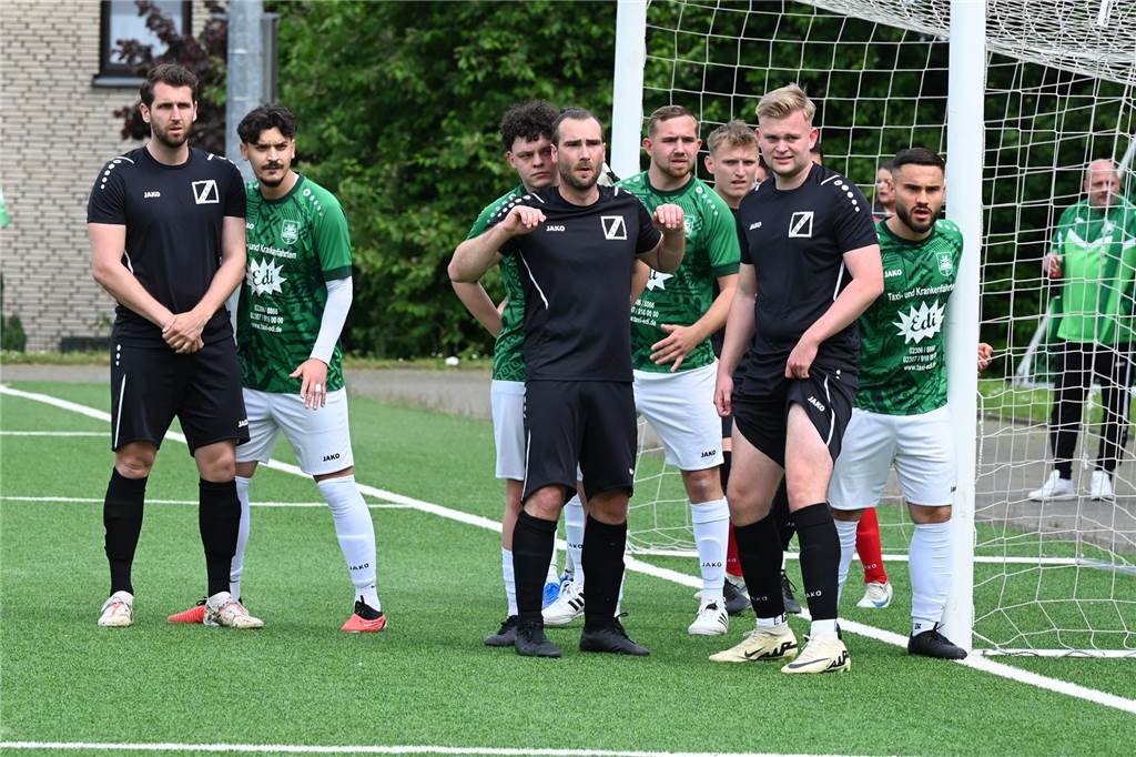 SuS Oberaden überrennt GS Cappenberg förmlich Cappenbergs Lars Bußkamp (l.) zog sich im Match beim SuS Oberaden einen Achillessehnenriss zu.