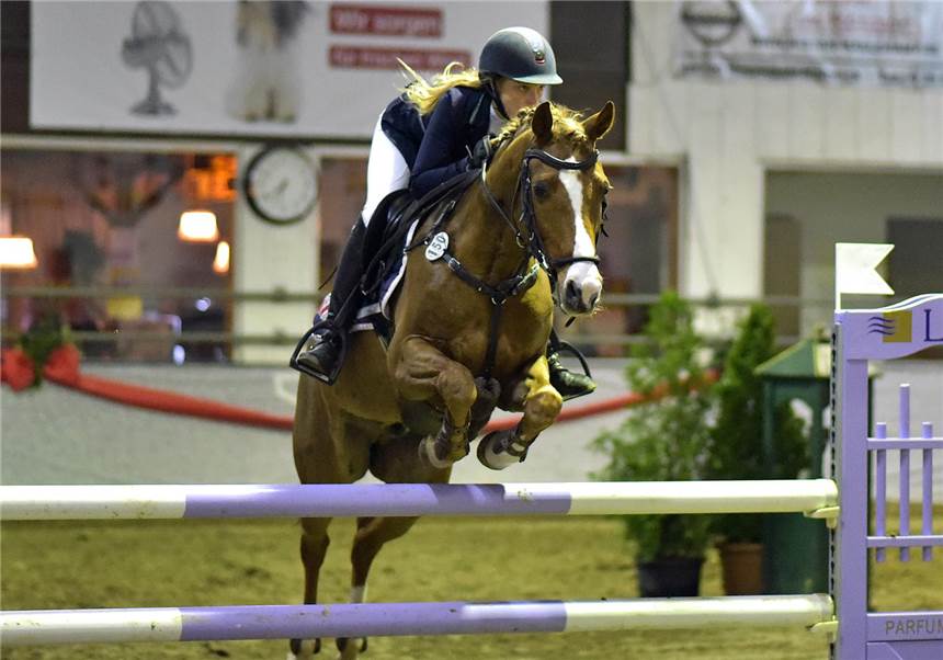 Schulte und Schumacher jubeln beim Championat Carla Schumacher und Nabucco sicherten sich den Sieg in der zweiten Abteilung.