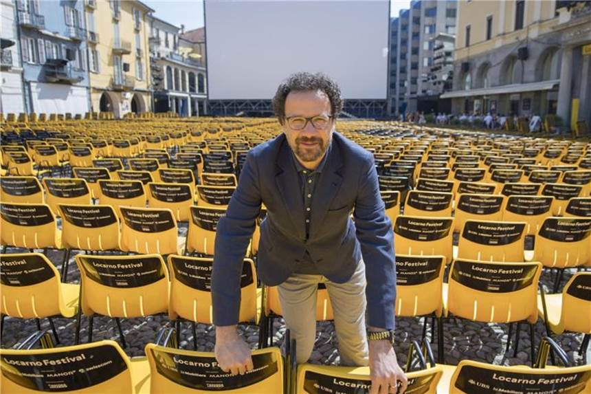 Carlo Chatrian, der künstlerische Leiter des Filmfestivals von Locarno, auf der Piazza Grande. Foto: Urs Flueeler