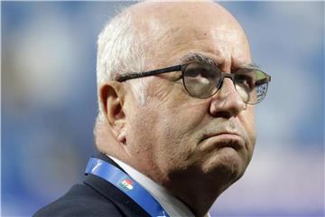 Carlo Tavecchio, der Präsident des italienischen Fußballverbandes FIGC, will seinen Stuhl nach Italiens gescheiterter WM-Qualifikation nicht räumen. Foto: Luca Bruno