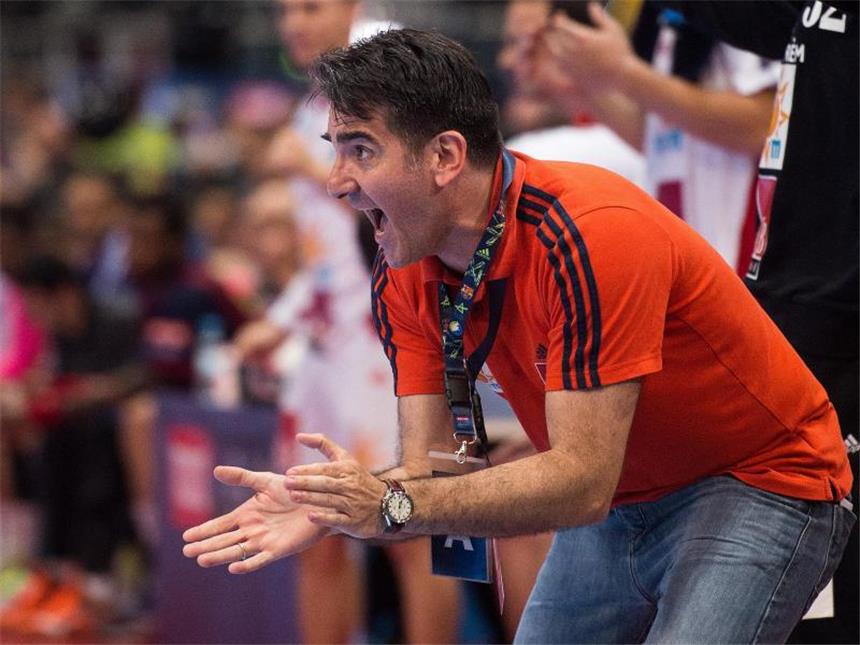 Ortega: "Handball-Bundesliga ohne Zweifel die beste" Carlos Ortega trainierte schon den ungarischen Spitzenclub KC Veszprém. Foto: Marius Becker