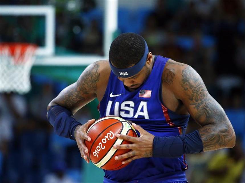 Dream-Team-Nachfolger der USA schocken Basketball-Welt Carmelo Anthony hat im Olympia-Finale gegen Serbien sein letztes Spiel für das US-Team absolviert. Foto: Larry W. Smith