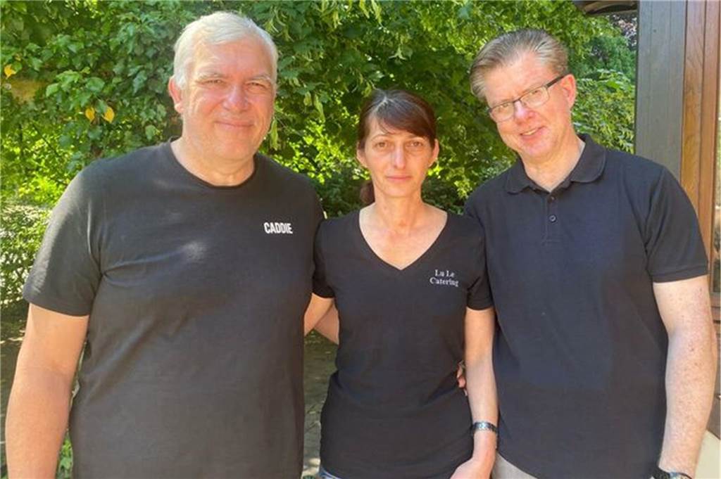 Unbekannte laden immer wieder Müll bei „Mutter Stuff“ ab Carmen Märker bildet zusammen mit ihrem Mann Michael (l.) und Prokurist Matthias Wagenknecht (r.) den Kern des neuen Teams im Mutter Stuff.