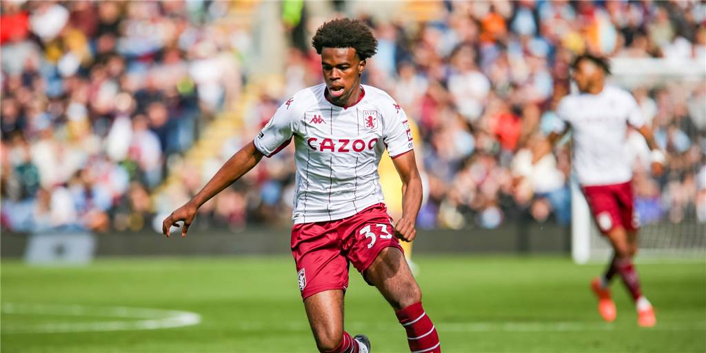 BVB-Gerüchtecheck: Buhlt Borussia Dortmund um Toptalent Carney Chukwuemeka? Carney Chukwuemeka am Ball.