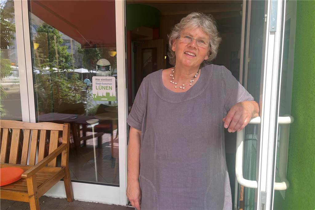 Poller-Experiment nähert sich dem Ende: Meinung zum Projekt gehen auseinander Carola Deinhart-Auferoth vom Hotel an der Persiluhr findet, dass man sich allgemein mit dem Verkehr in der Innenstadt mehr beschäftigen muss.