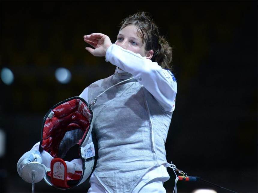 Deutsches Damenflorett-Team verpasst EM-Medaille Carolin Golubytskyi ist mit der Florett-Mannschaft bei der EM ausgeschieden. Foto: Patrick Seeger