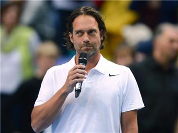 Carsten Arriens deutet eine mögliche Rückkehr Kohlschreibers ins Davis-Cup-Team an. Foto: Arne Dedert