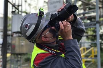 Carsten Grabosch, Werksleiter bei Rütgers in Rauxel, im Frühjahr bei der Ankunft eines Schwertransports. Er ist froh, dass er es mit dem Team geschafft hat, Rütgers bisher Corona-frei zu halten.