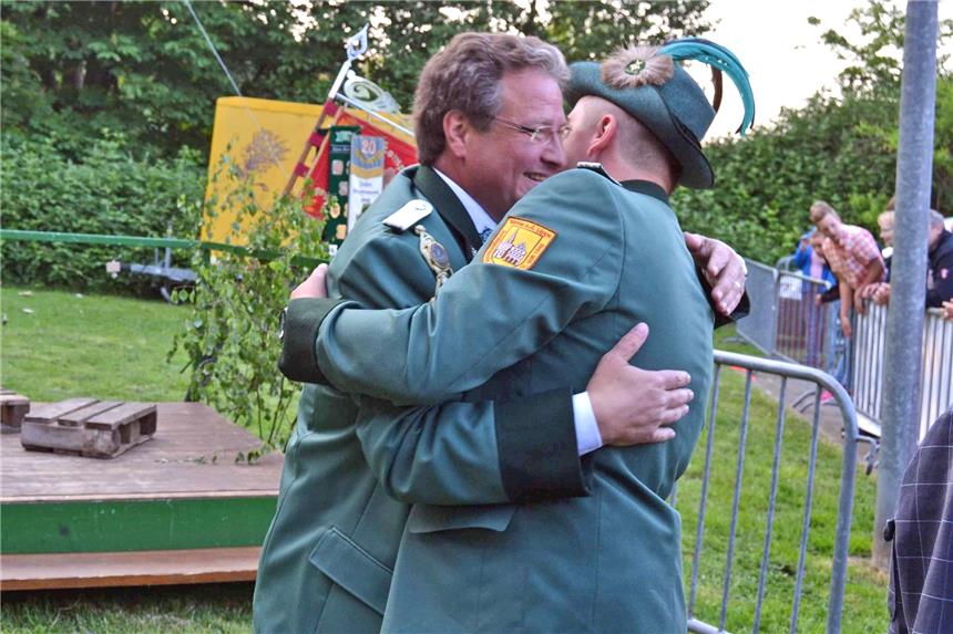 Carsten Grewe erzielt den entscheidenden Treffer Carsten Grewe ist der neue König des Schützenvereins Lütkeheide.