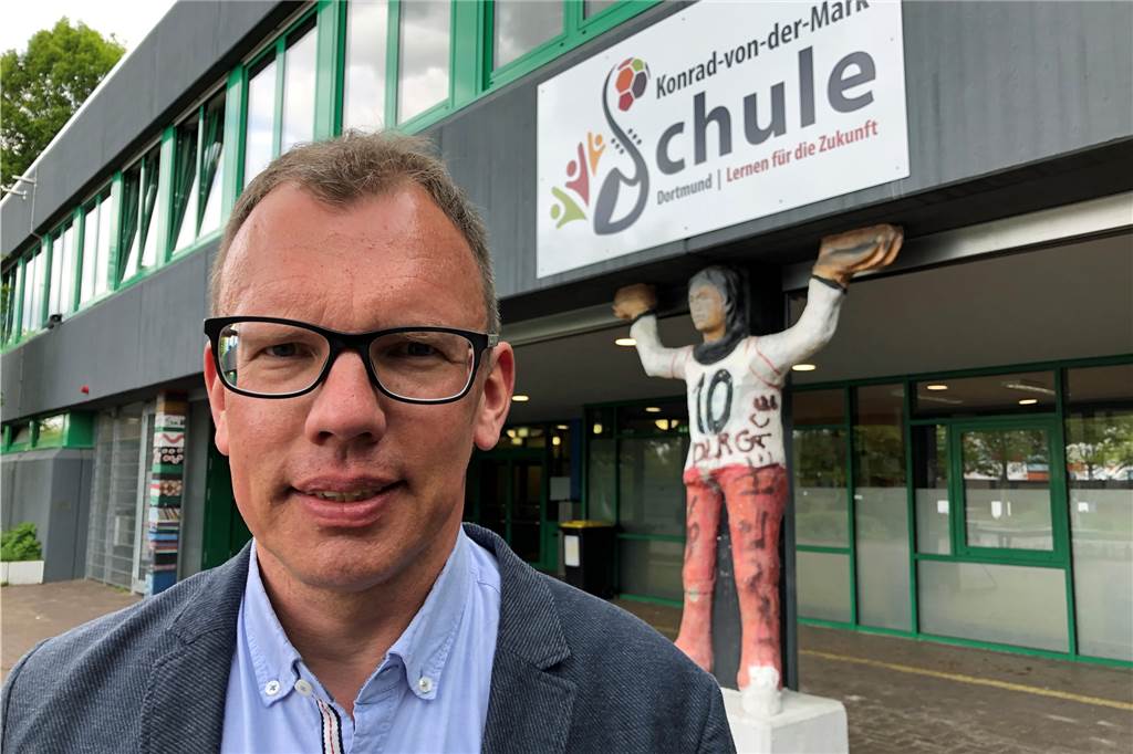 Kommt ein Zaun oder nicht? Goethe-Gymnasium und Konrad-von-der-Mark-Schule müssen warten Carsten Schlagowski, Schulleiter der Konrad-von-der-Mark-Schule