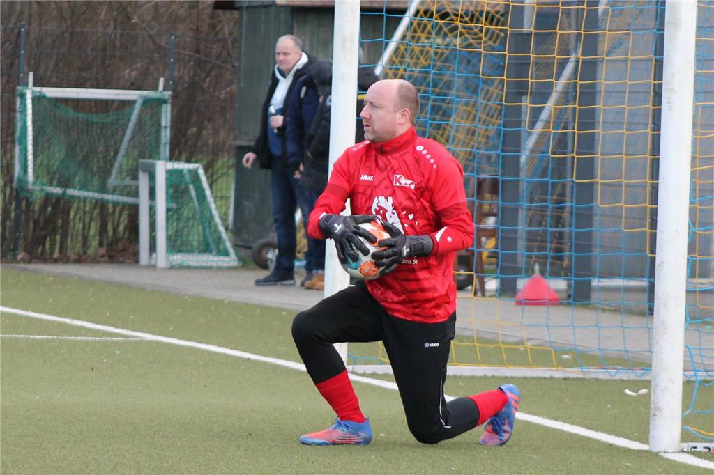 Deutlicher Sieg: Kamener SC zeigt dem SuS Oberaden die Grenzen auf Carsten Schrader im KSC-Kasten war auf seinem Posten.