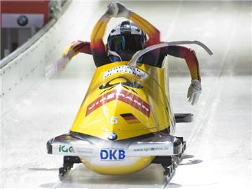 Cathleen Martini gewann mit Lisa Marie Buckwitz auf der Kunsteisbahn am Königssee. Foto: Daniel Naupold