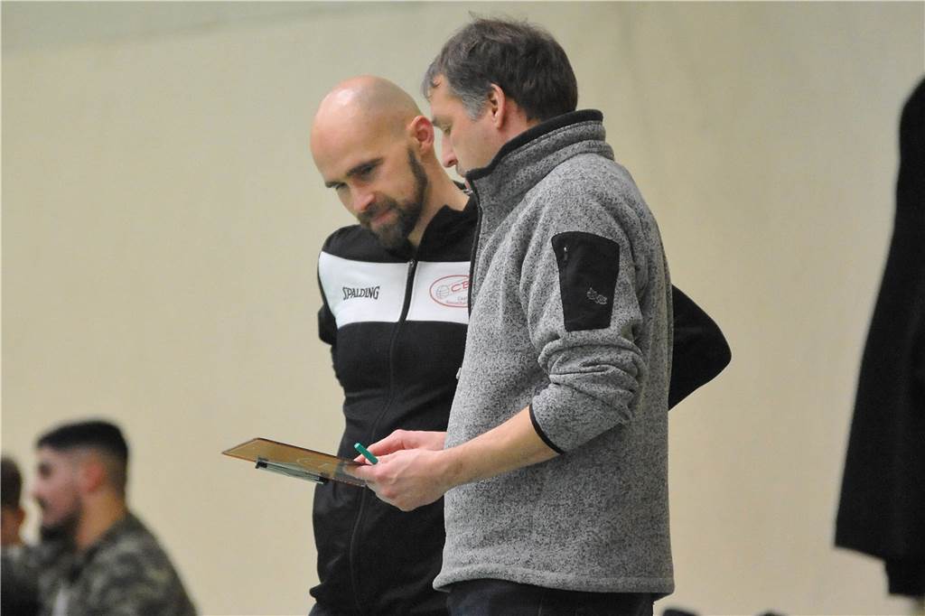 Saison-Abbruch im Basketball wegen Corona: Das sind die Folgen für den Castroper BC CBC-Trainer Holger Jansen (l) und sein Vorsitzender Michael Heinz stehen in engem Kontakt.